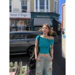 148062Tongiuu style chic retro strap with exposed fold back shoulder T-shirt for women, slim fit and slimming short sleeved top
