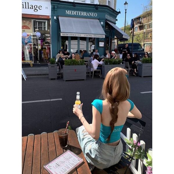 148062Tongiuu style chic retro strap with exposed fold back shoulder T-shirt for women, slim fit and slimming short sleeved top