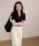 201482025 (92 cotton/8 spandex) 40 count 210g pure cotton black front shoulder V-neck short sleeved t-shirt for women