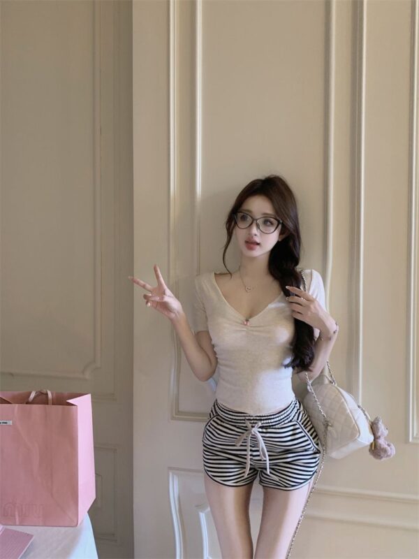 539056260g cotton pure desire wind V-neck short sleeved shoulder T-shirt for women's summer sexy tight fitting slimming short top