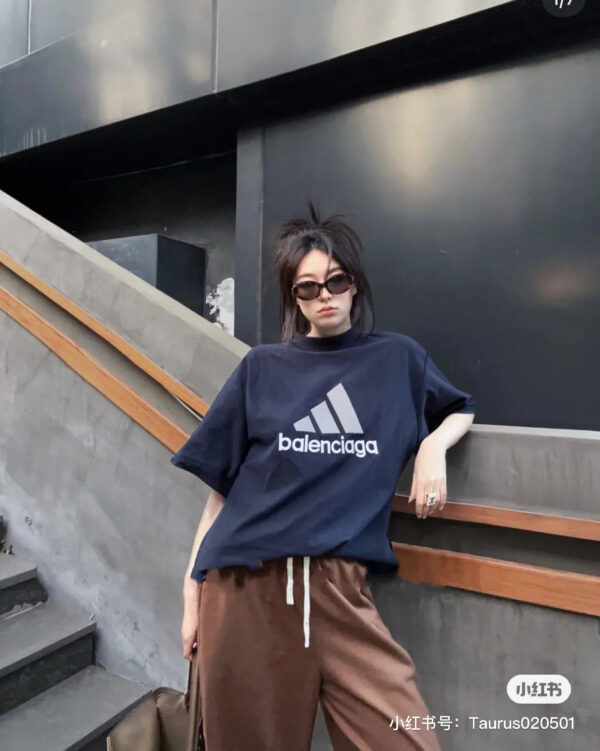 【 Top Version. Official Website Quality 】 BLCG/ALENCIAGA/Balenciaga Joint Adidas Classic Logo Combination in Front, Embroidered Short Sleeve T-shirt with Double sided Front and Back Wear