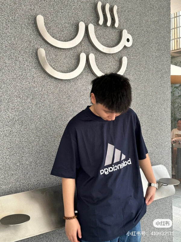 【 Top Version. Official Website Quality 】 BLCG/ALENCIAGA/Balenciaga Joint Adidas Classic Logo Combination in Front, Embroidered Short Sleeve T-shirt with Double sided Front and Back Wear